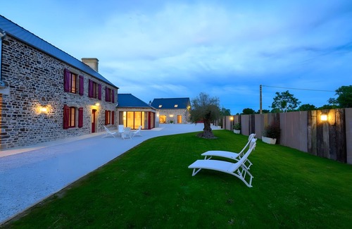 Saint-Sauveur-le-Vicomte Villa | Villa 'Domaine Le Saint Georges' with Private Terrace, Wi-Fi and Air Conditioning