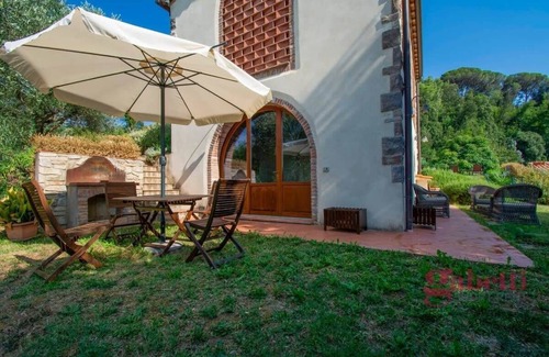 Palaia Villa | Villa Francia Summary