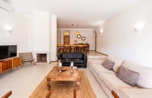 Gale House | Villa Gale Grande - bright airy property with a private pool