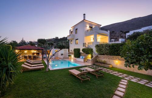 Afrata Villa | Villa Georgia Heated Pool & Jet-Tub