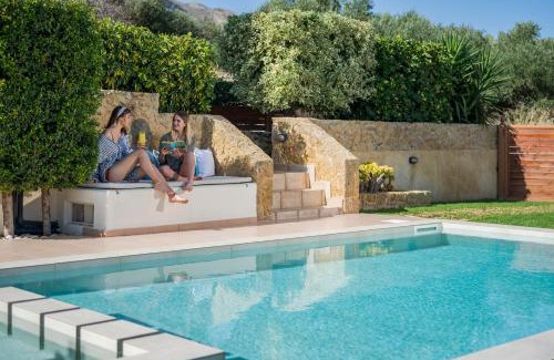 Afrata Villa | Villa Georgia Heated Pool & Jet-Tub