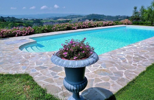 Certaldo House | Villa Gilia E: An elegant two-story independent house surrounded by the greenery, with Free WI-FI.