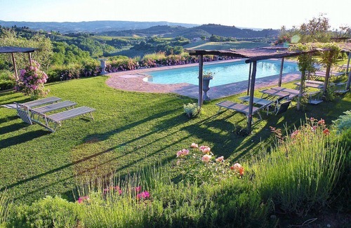 Certaldo House | Villa Gilia E: An elegant two-story independent house surrounded by the greenery, with Free WI-FI.