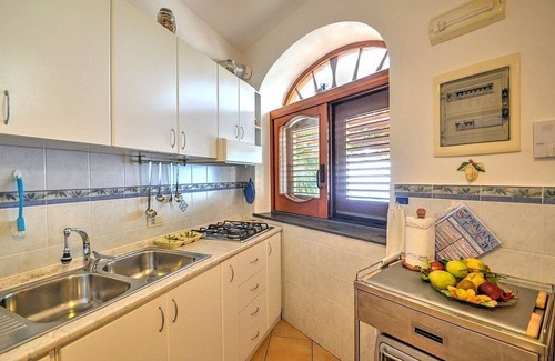 Praiano House | Villa Gisella B: A bright apartment which faces the sun and the sea, with Free WI-FI.