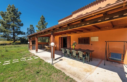 Castiadas House | Villa “Giulia Piccola” in Rural Area near the Sea with Mountain View, Terrace & Garden