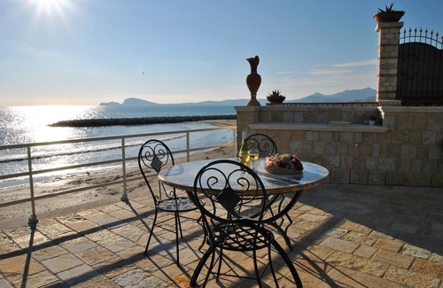 Formia Villa | Villa Granchio - sea front villa with beach access
