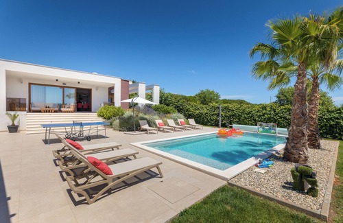 Sikici Villa | Villa GROFICA luxury and romance, heated pool, jacuzzi, tavern and near to sea