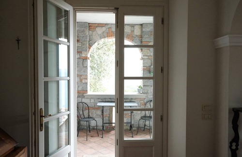 Riva di Solto Villa | Villa Hélène Apt2