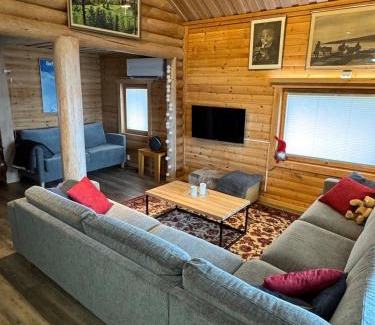 Rovaniemi Ski Chalet | Villa Hackberry Hill