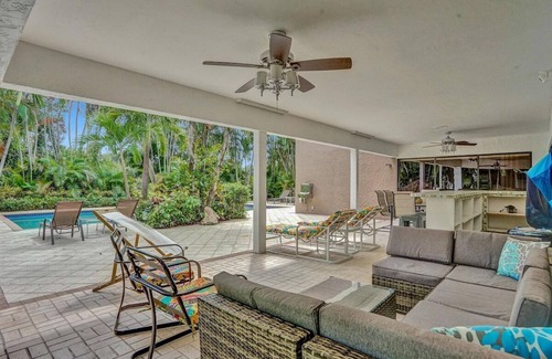 Survey Creek Villa | Villa Heated Pool, Golf Course BBQ Ping Pong Table