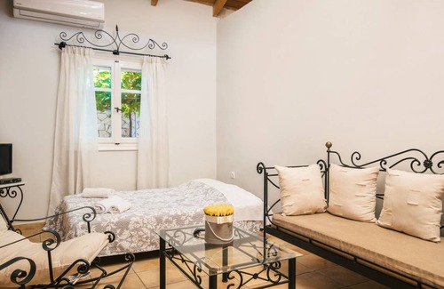 Marathias Villa | Villa Helona with private pool