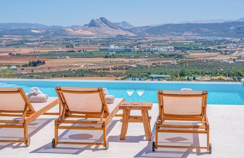 Antequera Villa | Villa Horizon Antequera by Ruralidays