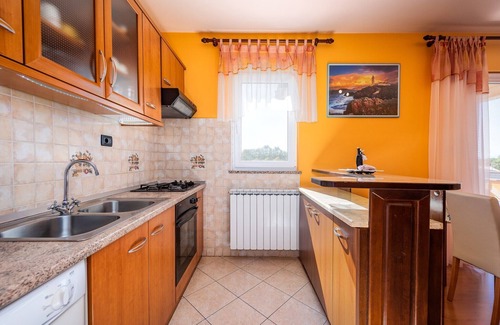 Lindar House | Villa in Bakši with Pool and Playground