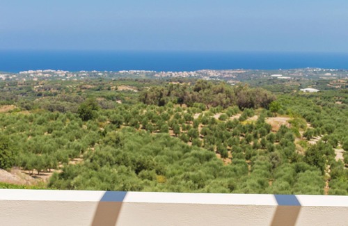 Skouloufia Villa | Villa in Crete with Private Pool & Mountain Views