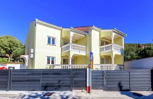 Dramalj House | Villa in Croatia near Beach with Pool