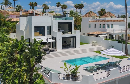 Urbanizacion Puerto de Estepona Villa | Villa in Estepona with Amazing Sea Views