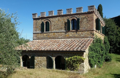 Montalcino Villa | Villa in front of Montalcino nearby Verdelli Castle