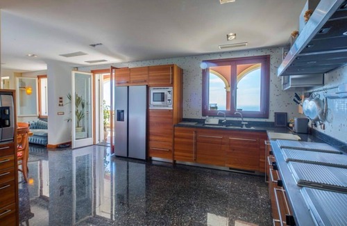 Ospedaletti Villa | Villa in Ospedaletti with 8 bedrooms sleeps 20