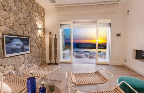 Son Cladera Villa | Villa in Palma De Mallorca with 6 bedrooms sleeps 12
