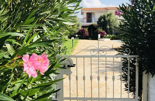 Sant'Anna Arresi House | VILLA IN RESIDENCE WITH CONDOMINIUM POOL