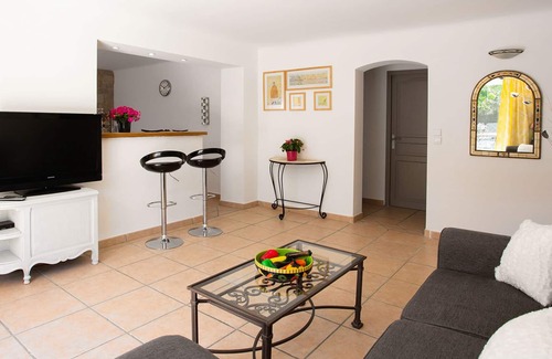 Hyeres City Centre Villa | VILLA IN RESIDENTIAL AREA - FULL CENTER HYERES AND VERY QUIET AIR-CONDITIONED