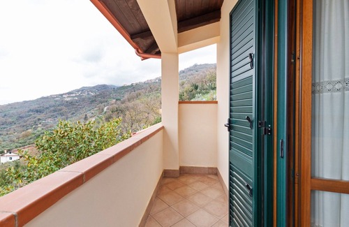 San Mango d'Aquino Villa | Villa in San Mango with Pool and Hot Tub