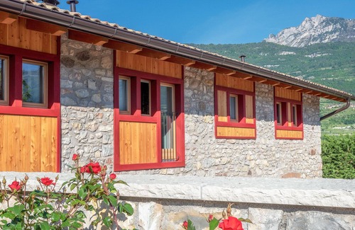 Rovereto Villa | Villa in the vineyards overlooking the mountains