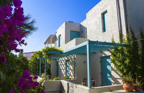 Koutouloufari Apartment | Villa Iokasti