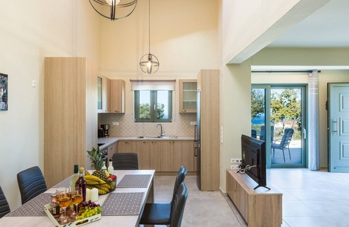 Prines Villa | Villa Iokasti, sea view with heated pool, 5 min walking from Atsipopoulo center