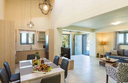 Prines Villa | Villa Iokasti, sea view with heated pool, 5 min walking from Atsipopoulo center