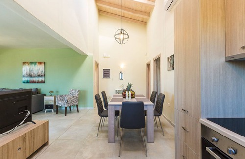 Prines Villa | Villa Iokasti, sea view with heated pool, 5 min walking from Atsipopoulo center