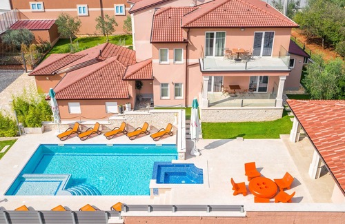 Marcana Villa | Villa Istra Kamen for kids & families near Pula for 18 people with sport activities, wellness & 67 m2 heated private pool