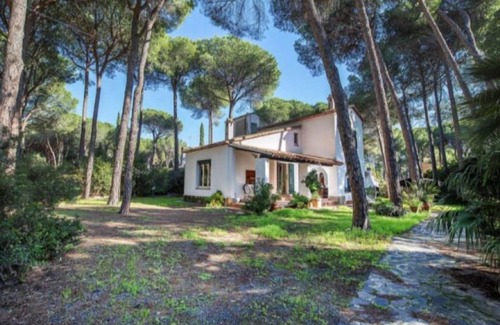 Santa Margherita di Pula Villa | Villa 100 meters from the beach in exclusive condominium.