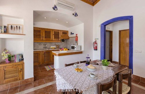 Areias de Sao Joao Villa | Villa 'Jacaranda' with Private Pool, Wi-Fi and Air Conditioning