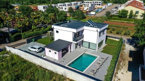 Mali Maj Villa | Villa Jacky in Poreč for 8 people with private pool just 900 meters from sea