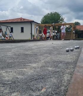 Seilhan Villa | Villa jacuzzi, terrain de pétanque et aire de jeux vue sur les Pyrénées
