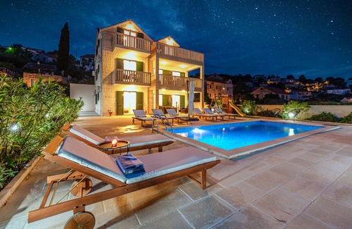 Splitska Villa | Villa Janie is the perfect accommodation for groups