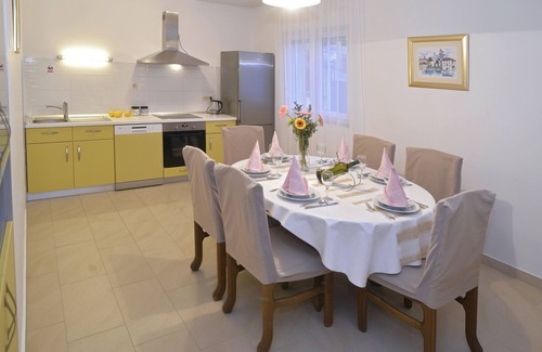 Kastel Sucurac House | Villa Josipa- big private heated pool & BBQ &parking