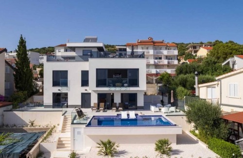 Businci Villa | Villa Julian with a heated pool