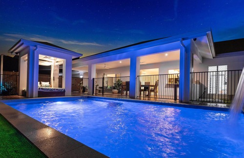 Trinity Beach House | Villa Keluarga; 4BR Family Retreat: Pool, PS4, BBQ