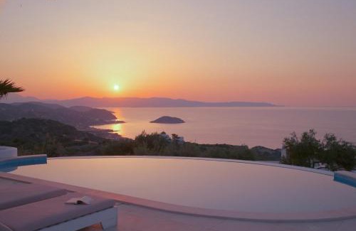 Pefki Villa | Villa Kikinou