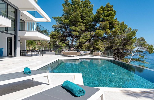 Blato Villa | Villa Korcula Grandeur | 5 Bedrooms | Stunning Waterfront Setting | Direct Sea.