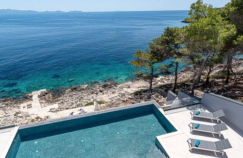 Blato Villa | Villa Korcula Grandeur | 5 Bedrooms | Stunning Waterfront Setting | Direct Sea.