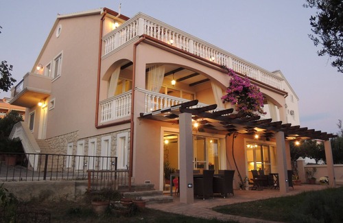 Pakostane Apartment | VILLA KRPETA, 2 bedroom apartment “Justina” for 2 to 4 people NEW