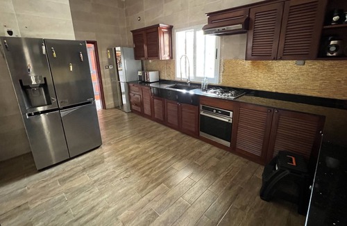 Cocody House | Villa Kynola -Pool-Wifi-Parking-Netflix-Bose HP