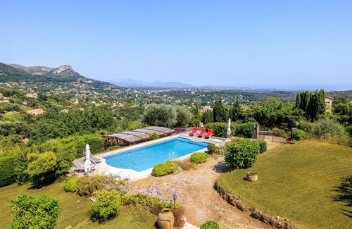 Tourrettes-sur-Loup Ski Chalet | VILLA L’HERBIER Sea & Montain vue in Tourrettes-sur-Loup