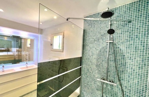 Cogolin Bed & Breakfast | Villa La Source 83 - Room 2 close to Saint Tropez