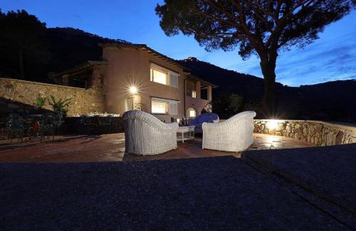 Arenella Villa | Villa Laura Aegilium