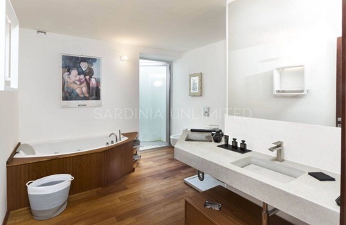 Portisco Villa | Villa Lavish Art- SARDINIA UNLIMITED