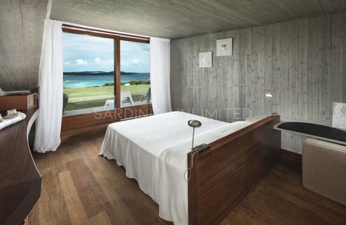 Portisco Villa | Villa Lavish Art- SARDINIA UNLIMITED